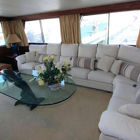 Hotel Yacht Our Alissa Sant Adria de Besos Exterior photo